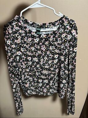 wild fable Black Long-Sleeve Floral Tee with Pink, White & Yellow Daisies